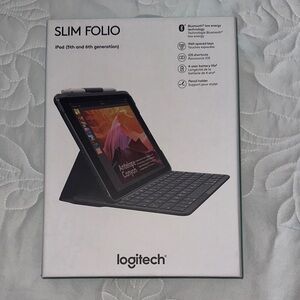 Logitech Slim Folio Keyboard Case for iPad - Black